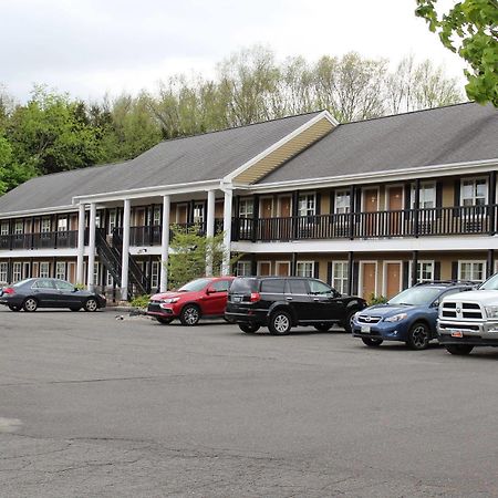 Newbury Inn Brookfield Extérieur photo