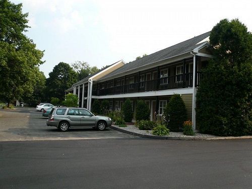 Newbury Inn Brookfield Extérieur photo